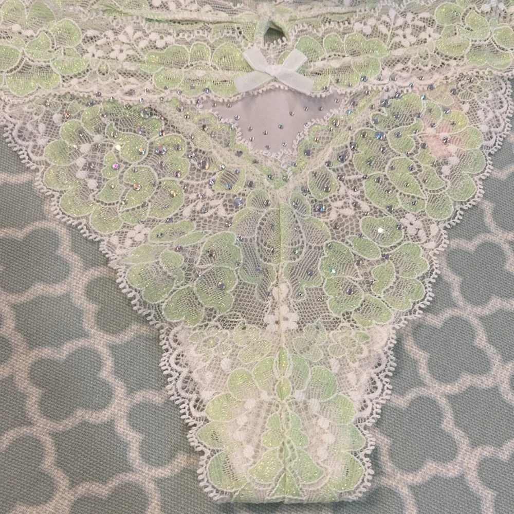 Vintage Victoria’s Secret Dream Angels Rhinestone Green White Lace Thong VString - Picture 2 of 9